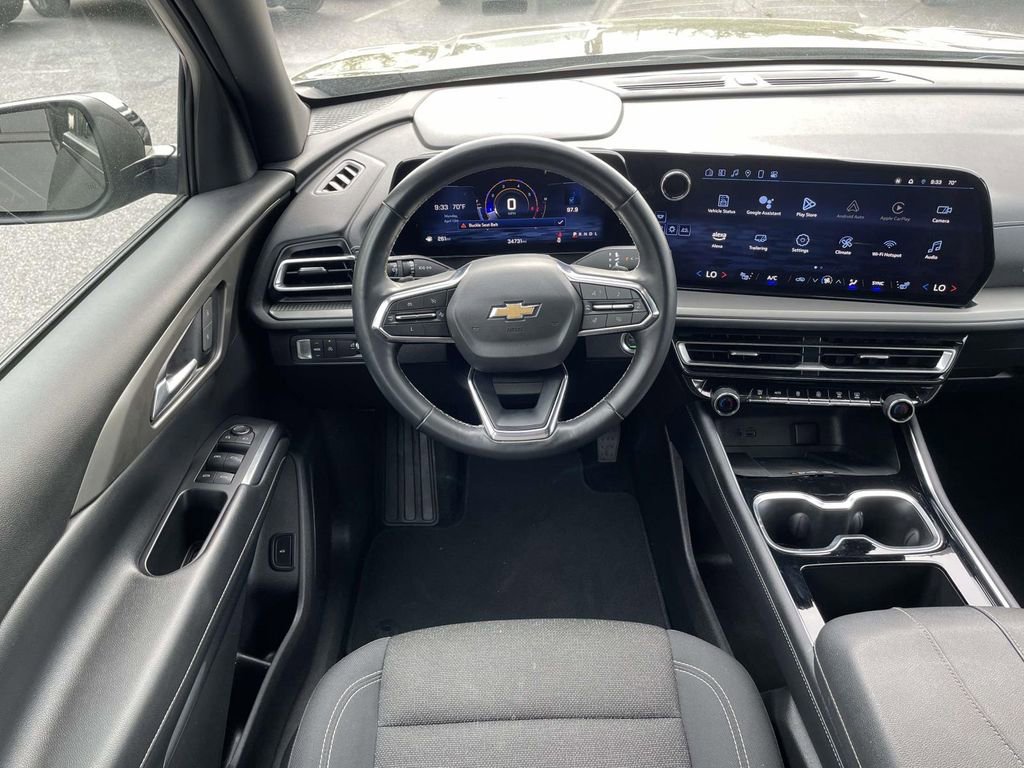 Used 2025 Chevrolet Traverse LT FWD image 14