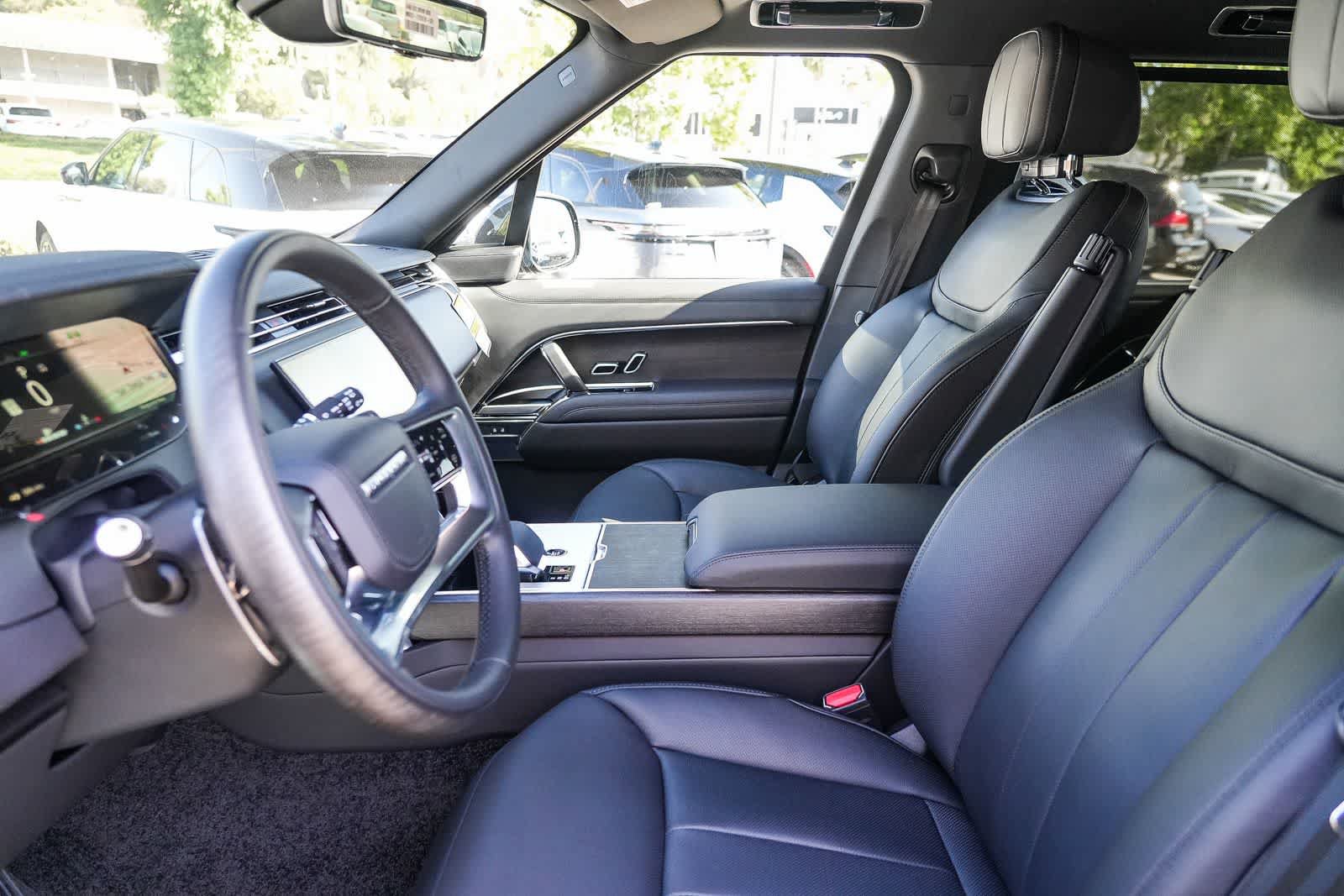 New 2026 Land Rover Range Rover Long Wheelbase SE AWD/4WD image 17
