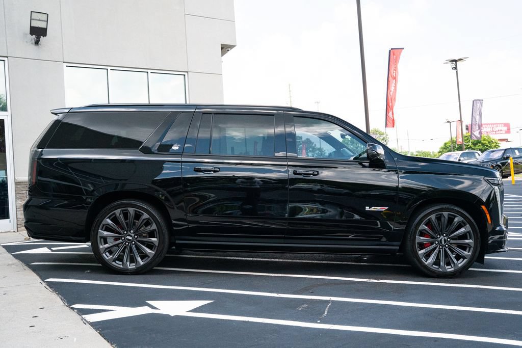 Used 2025 Cadillac Escalade ESV V AWD/4WD image 11