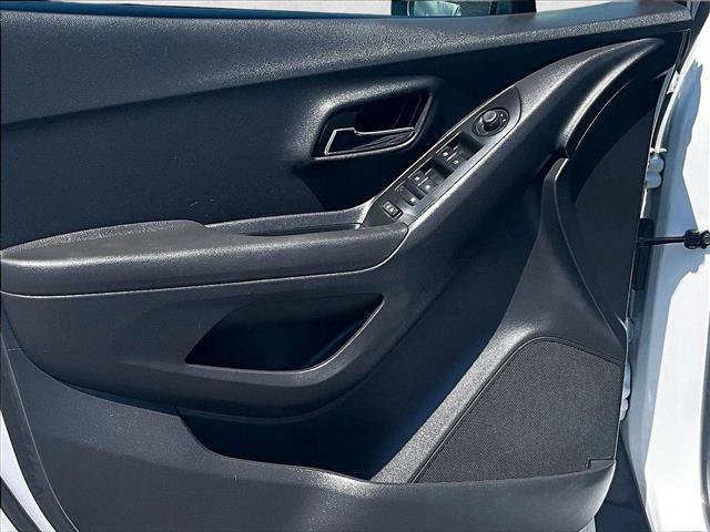 Used 2020 Chevrolet Trax LS FWD image 17