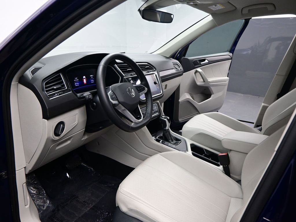 Used 2024 Volkswagen Tiguan SE image 8