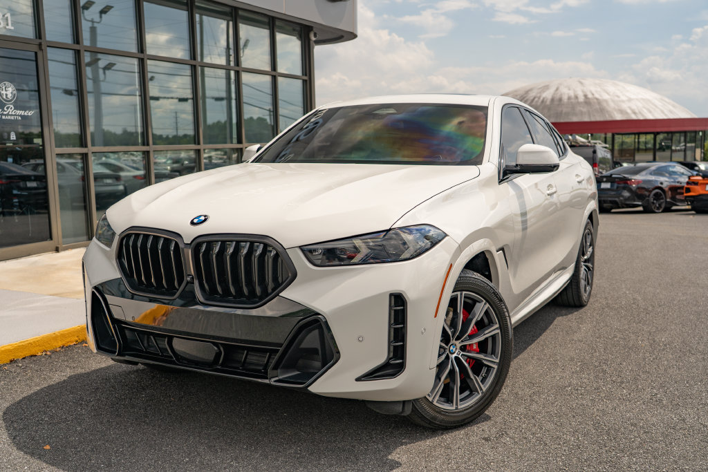 Used 2024 BMW X6 xDrive40i w/ Executive Package AWD/4WD image 2