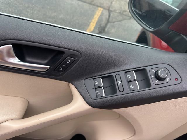 Used 2016 Volkswagen Tiguan SE image 13