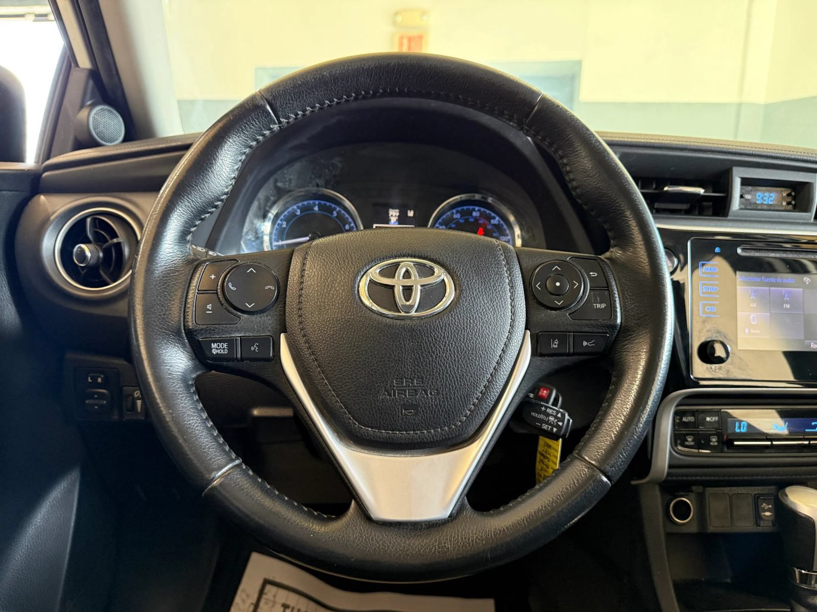 Used 2019 Toyota Corolla SE w/ Carpet Mat Package (TMS) FWD image 14