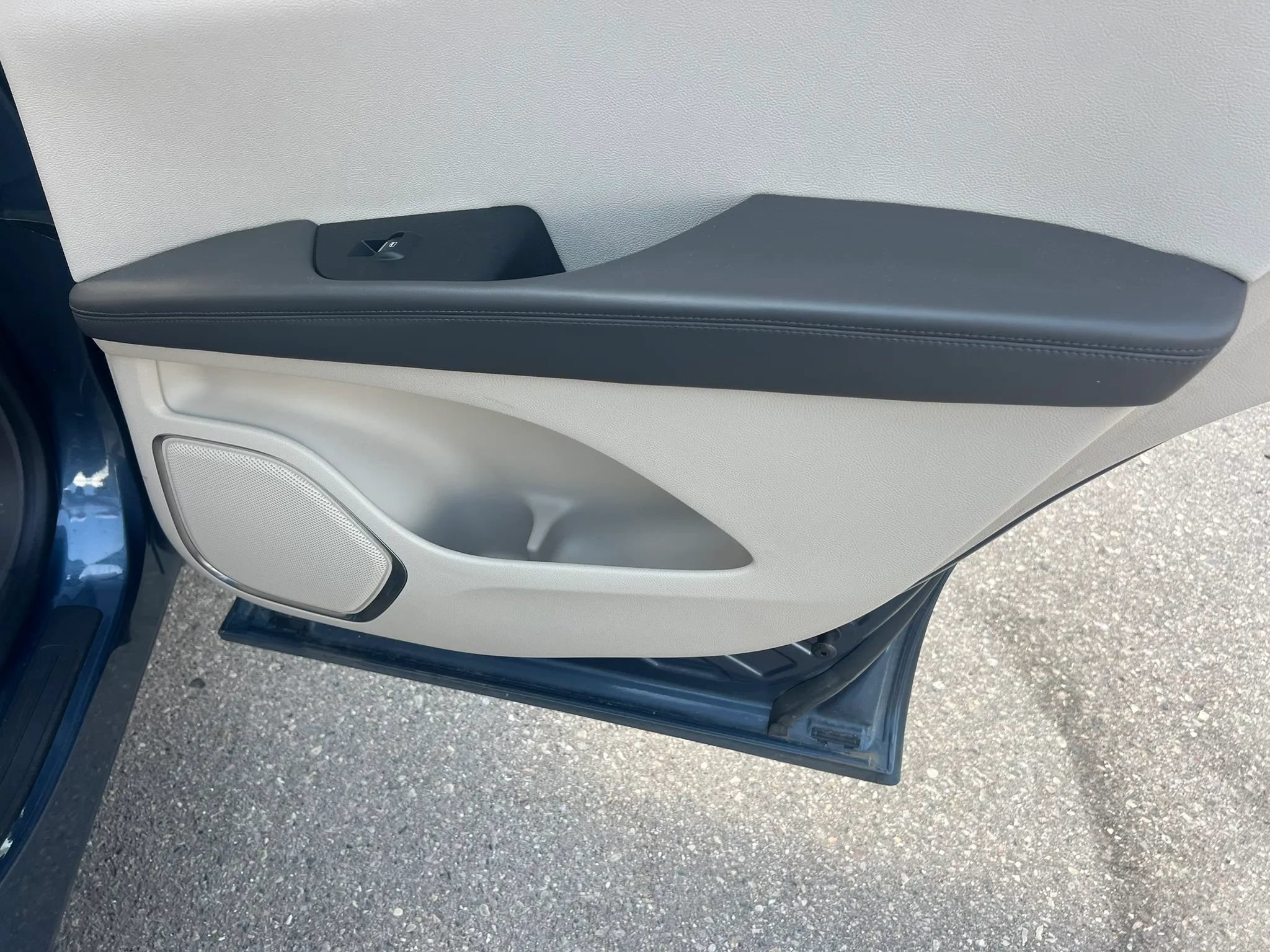 Used 2018 Lincoln MKX Select w/ Select Plus Package AWD/4WD image 19