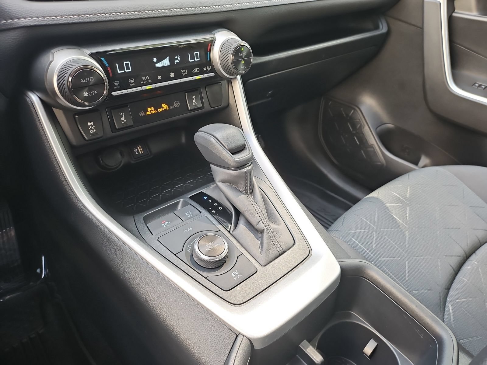 Used 2025 Toyota RAV4 XLE w/ Convenience Package AWD/4WD image 23