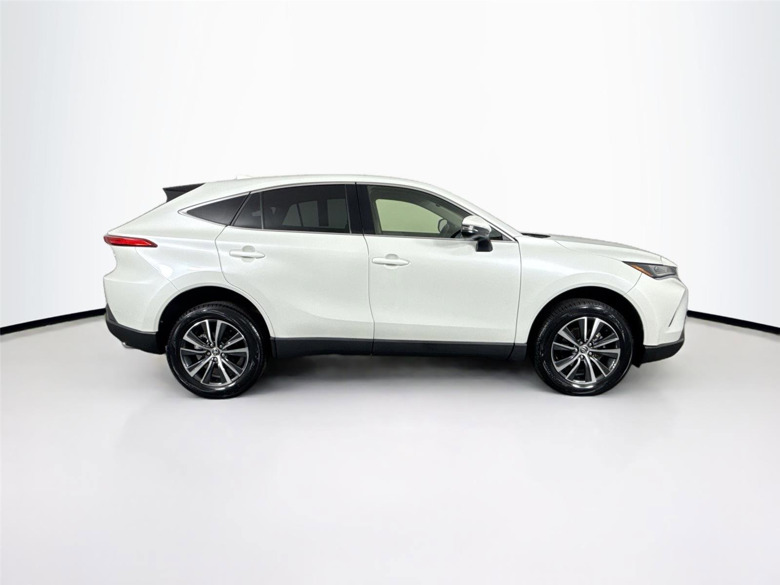 Certified 2022 Toyota Venza XLE image 9