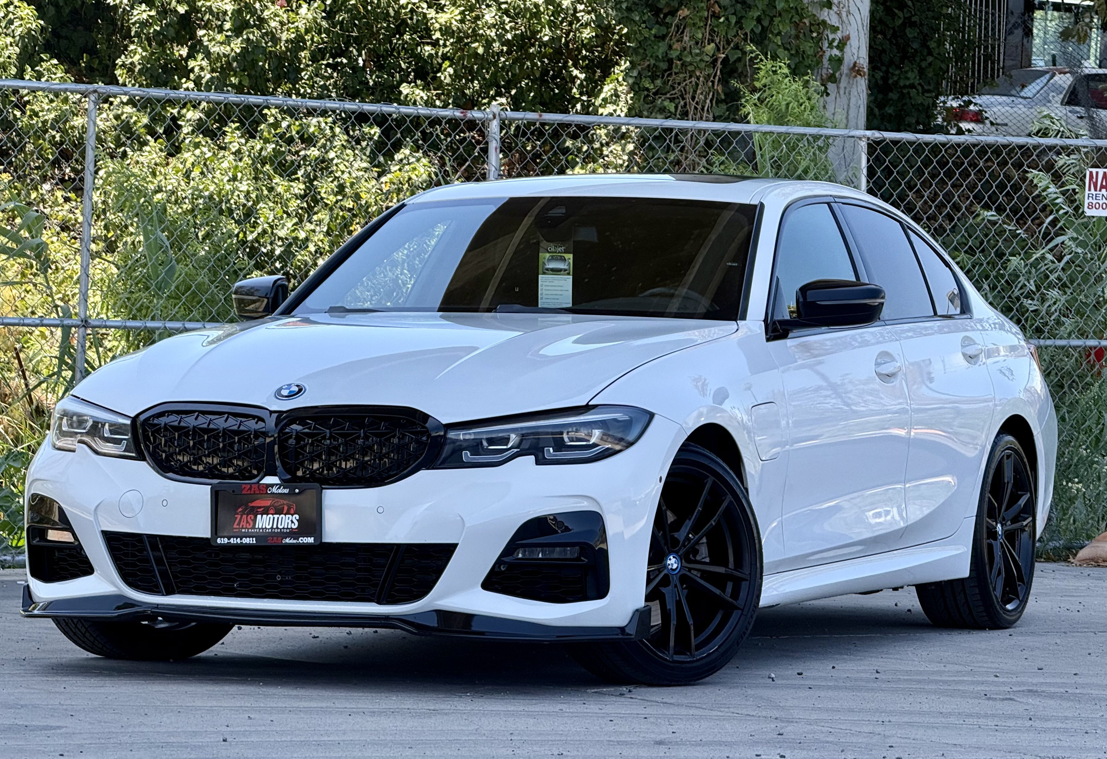 Used 2022 BMW 330e w/ M Sport Package RWD image 1