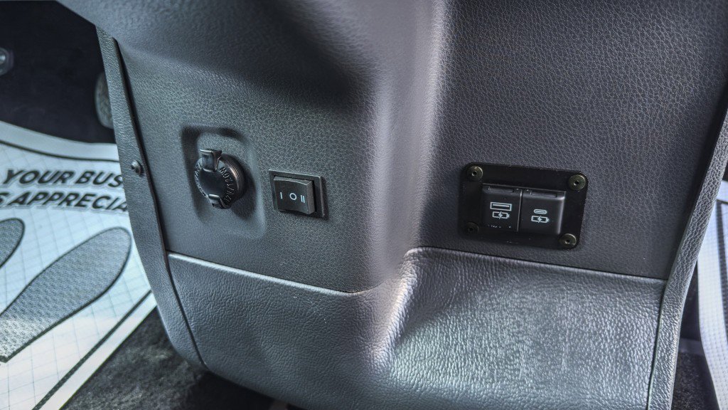 Used 2024 Toyota Sienna LE image 27