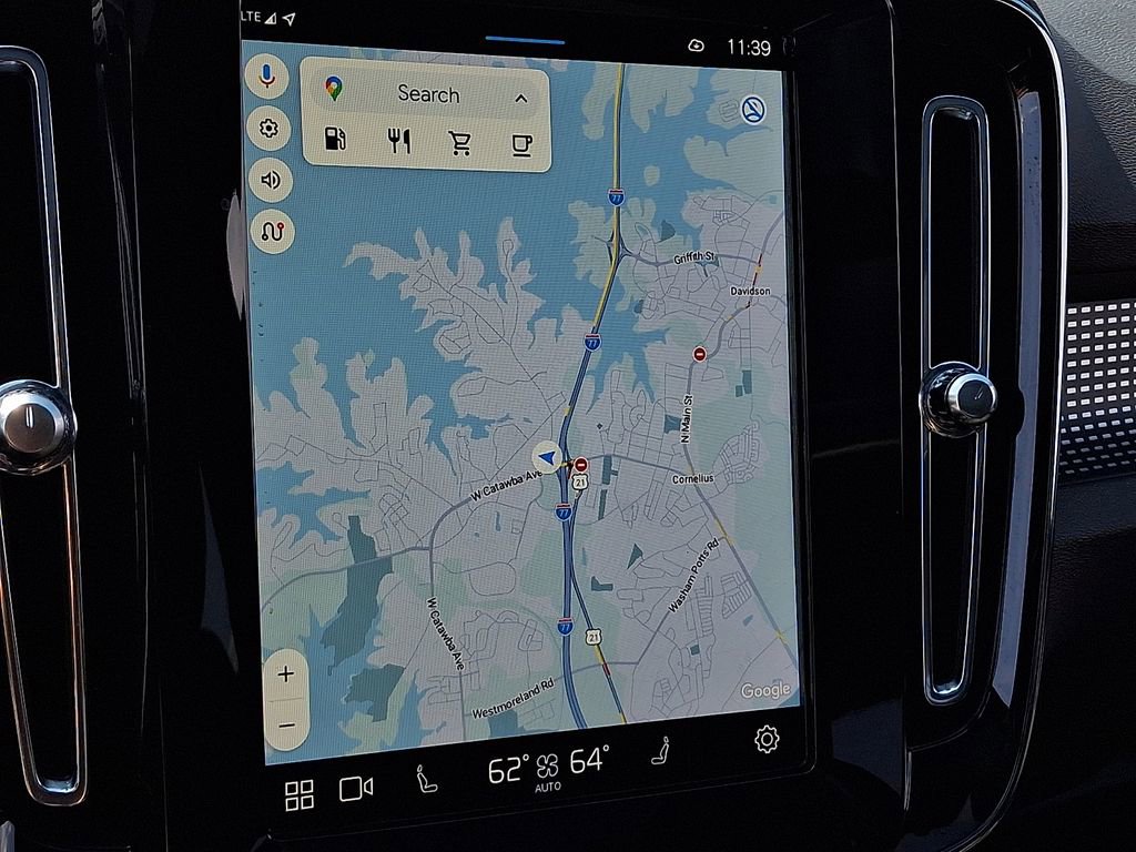 Used 2024 Volvo XC40 B5 Plus image 17