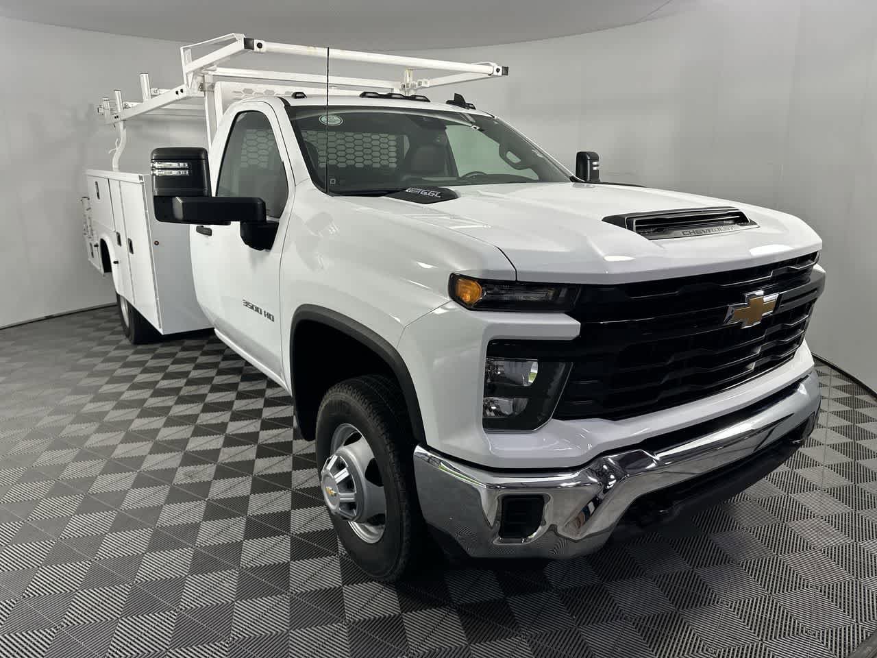 Used 2024 Chevrolet Silverado 3500 W/T w/ WT Convenience Package AWD/4WD image 2