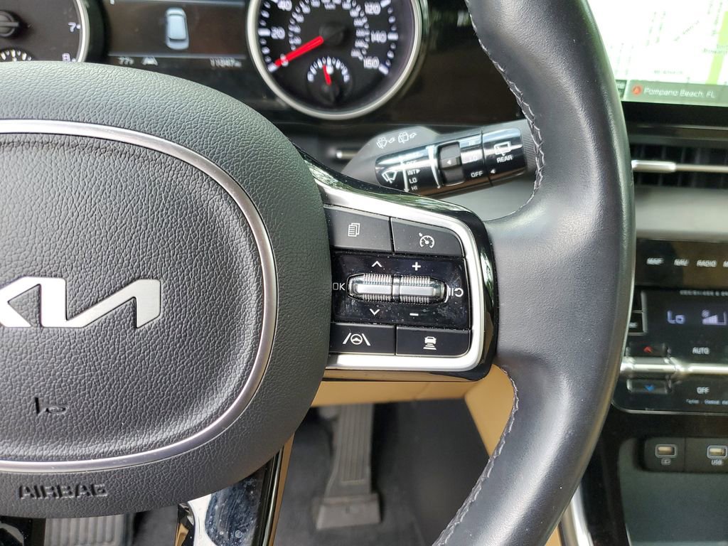 Used 2022 Kia Carnival EX FWD image 23