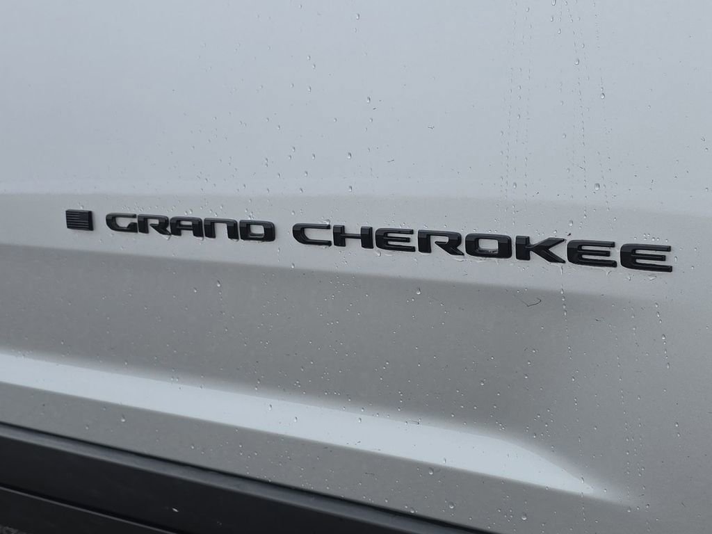 Used 2025 Jeep Grand Cherokee Limited w/ Black Appearance Package image 33