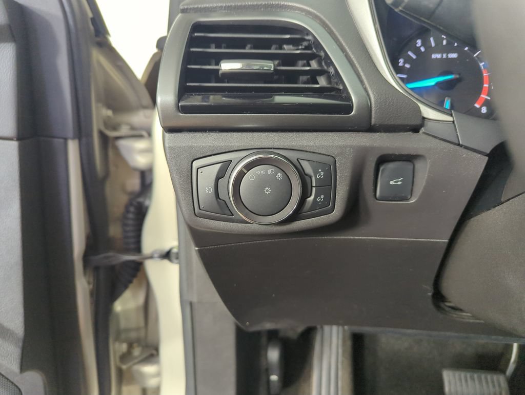 Used 2015 Ford Fusion SE w/ Equipment Group 201A FWD image 20