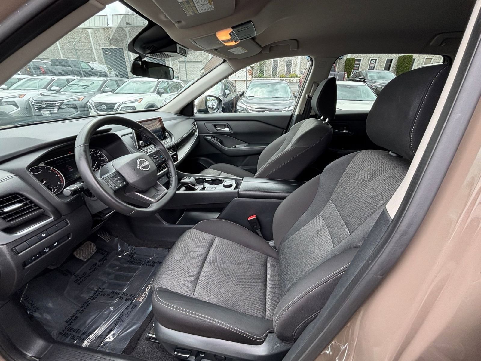 Used 2025 Nissan Rogue SV AWD/4WD image 29