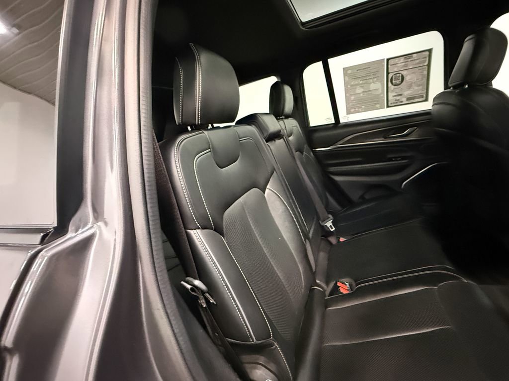 Used 2024 Jeep Grand Cherokee Overland AWD/4WD image 65