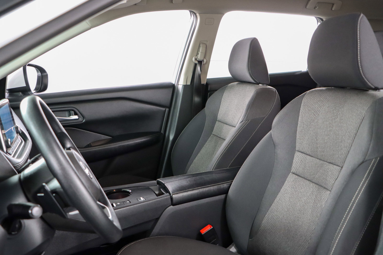 Used 2024 Nissan Rogue SV image 23