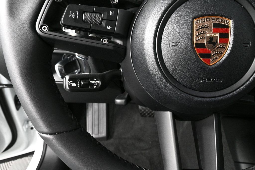 Certified 2026 Porsche Macan image 10