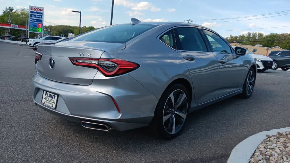 Used 2025 Acura TLX w/ Technology Package FWD image 5