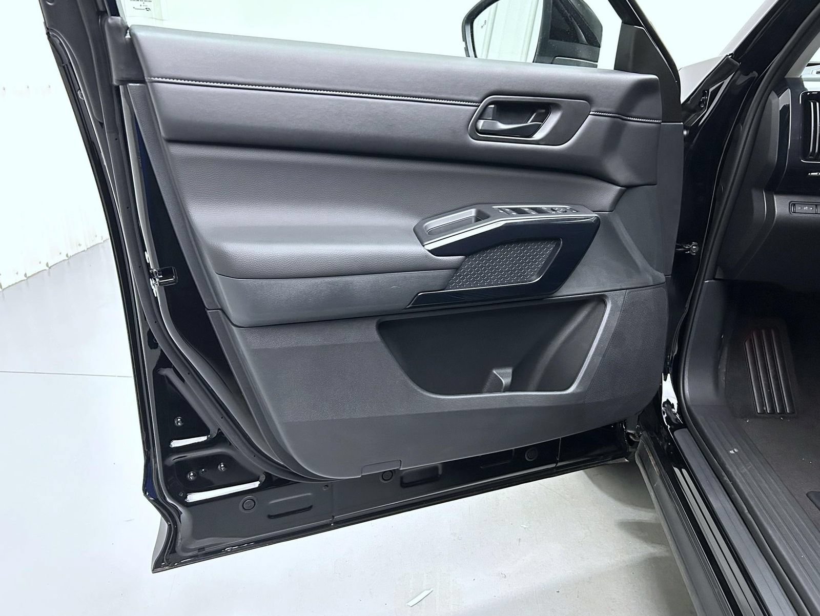 New 2026 Nissan Pathfinder SV w/ Cargo Package AWD/4WD image 9