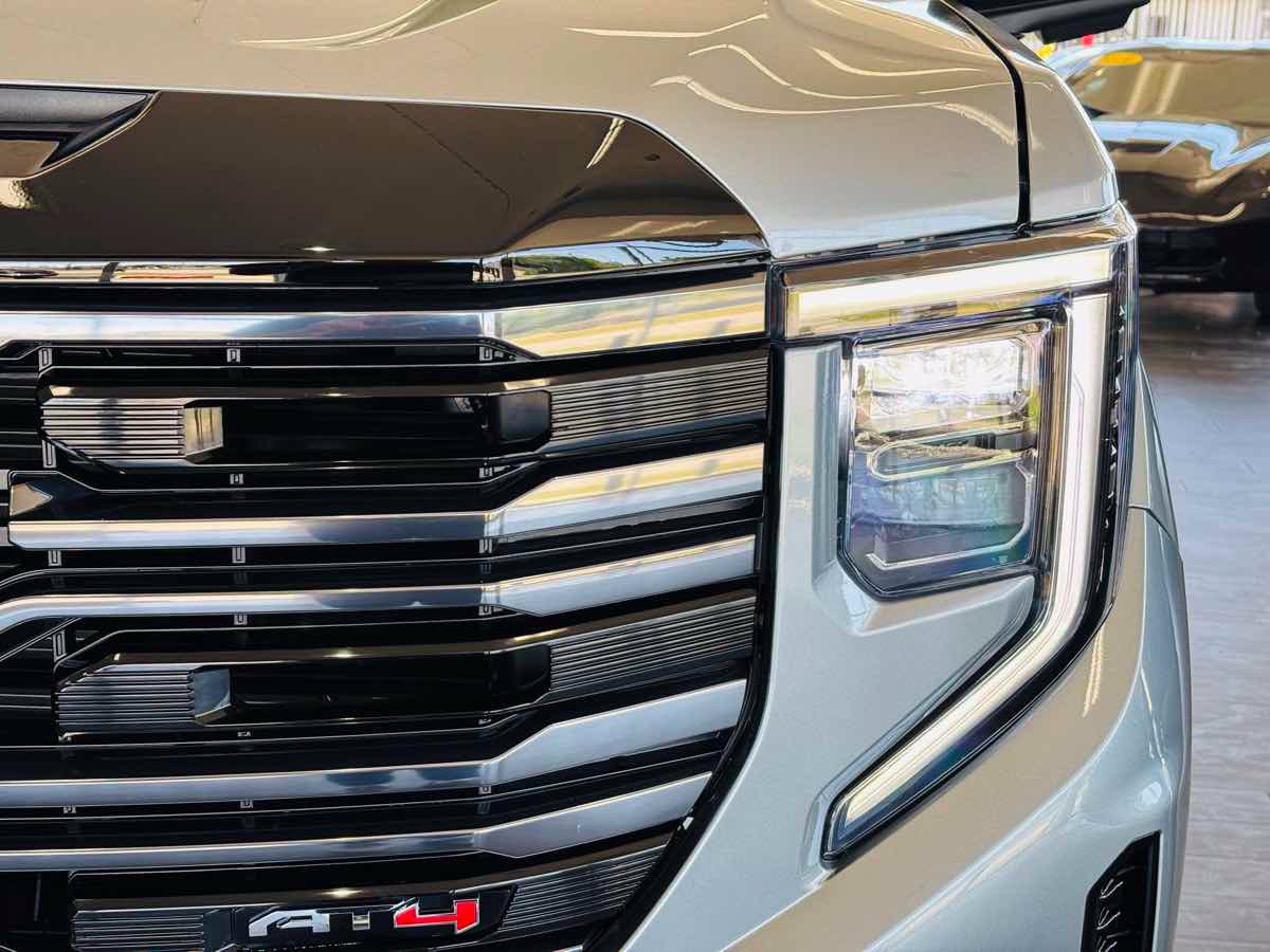 Used 2026 GMC Sierra 1500 AT4 w/ Technology Package AWD/4WD image 18
