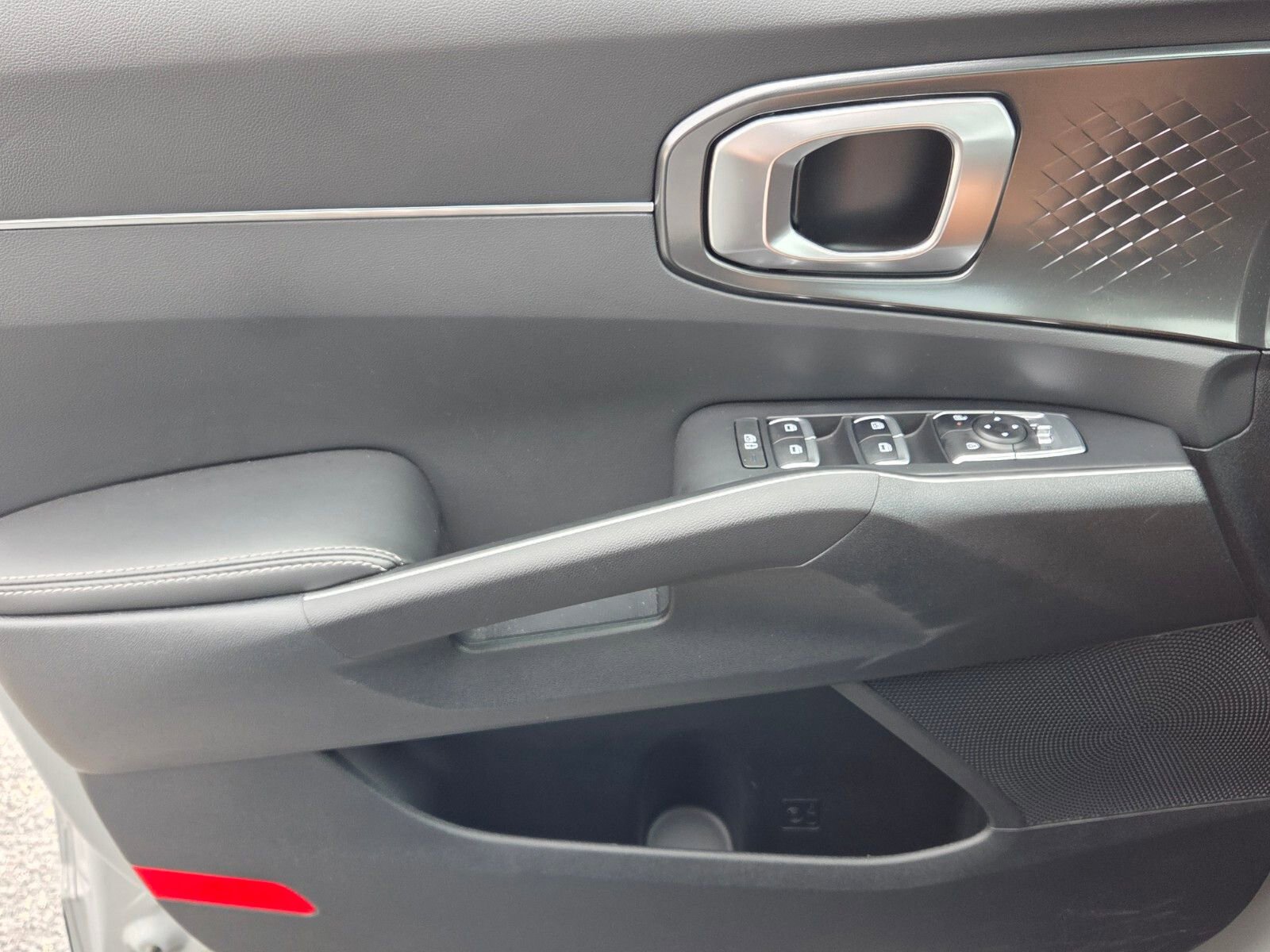 Used 2025 Kia Sorento S image 30