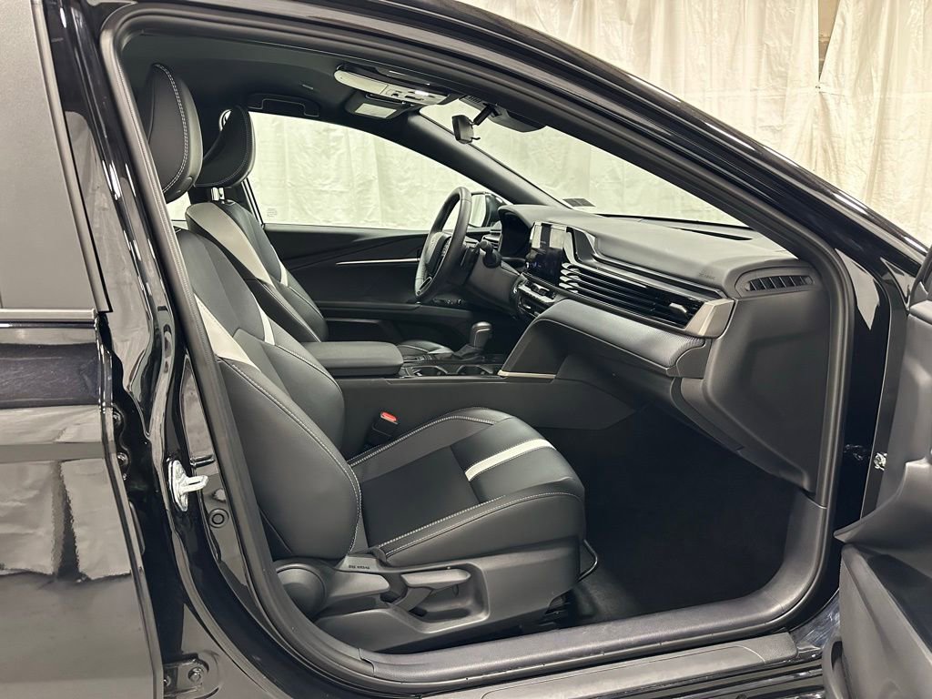 Used 2025 Toyota Camry SE image 58