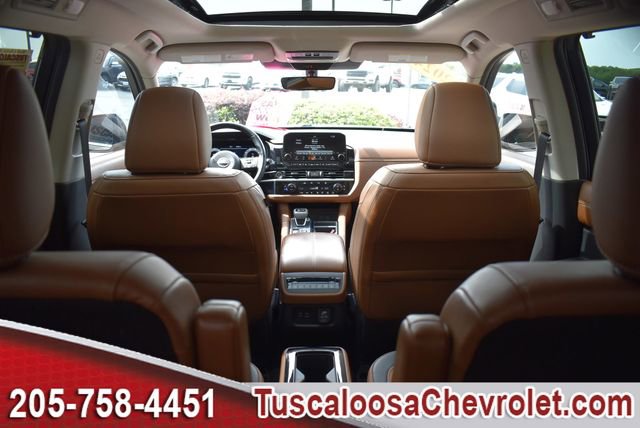 Used 2024 Nissan Pathfinder Platinum FWD image 11