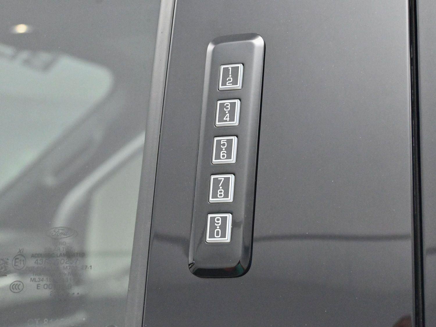 Used 2022 Ford F250 Lariat w/ Lariat Ultimate Package image 10