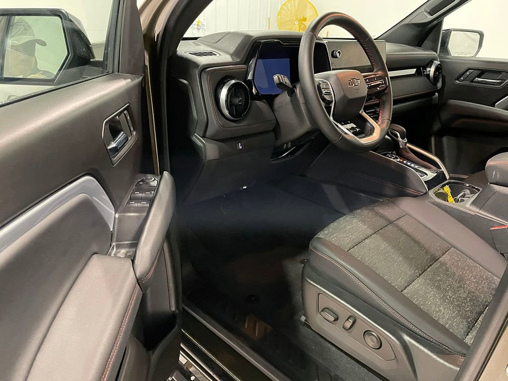 Used 2023 Chevrolet Colorado Z71 w/ Z71 Convenience Package 2 image 18