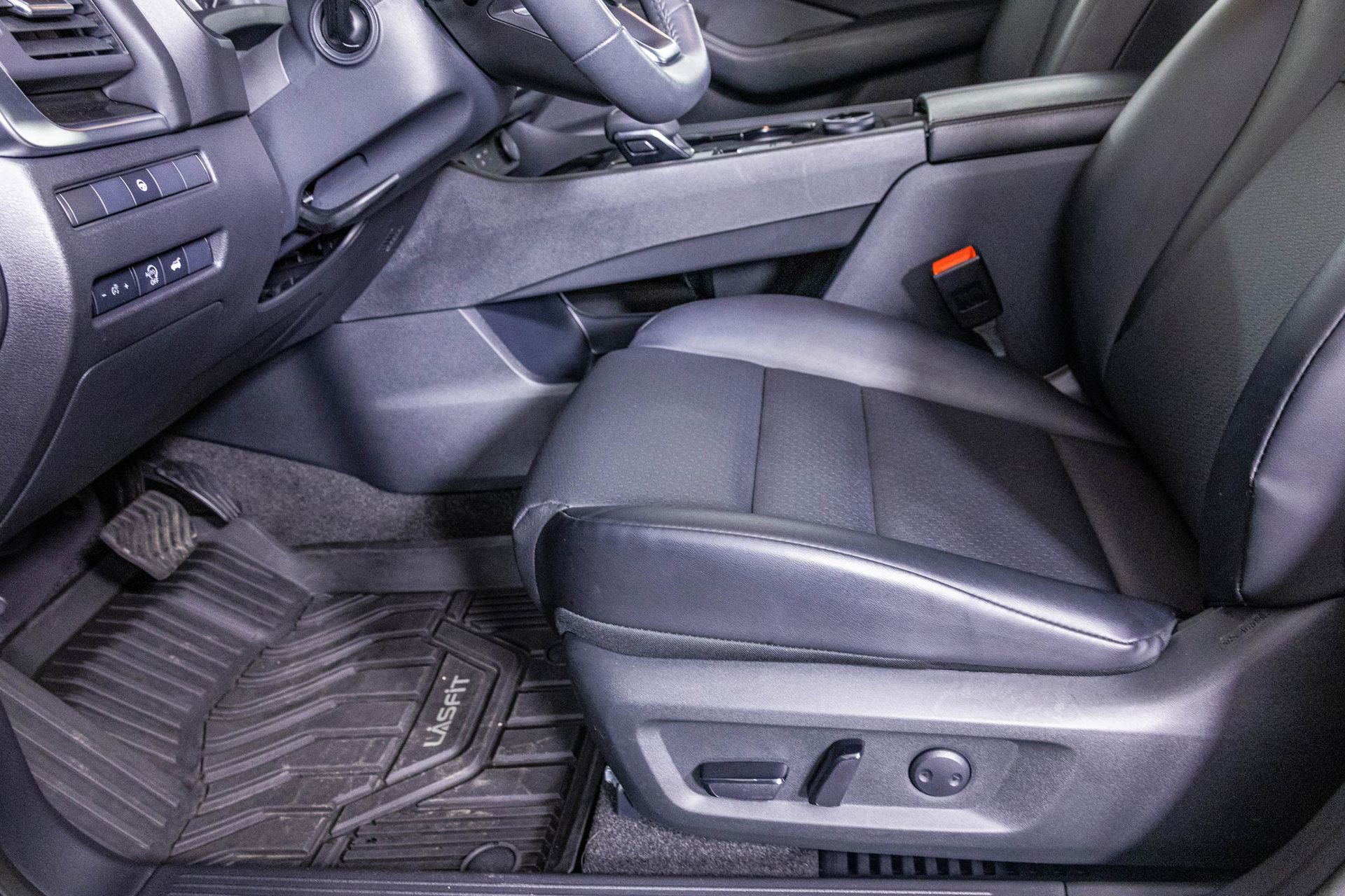 Used 2024 Nissan Rogue SV w/ SV Premium Package image 18