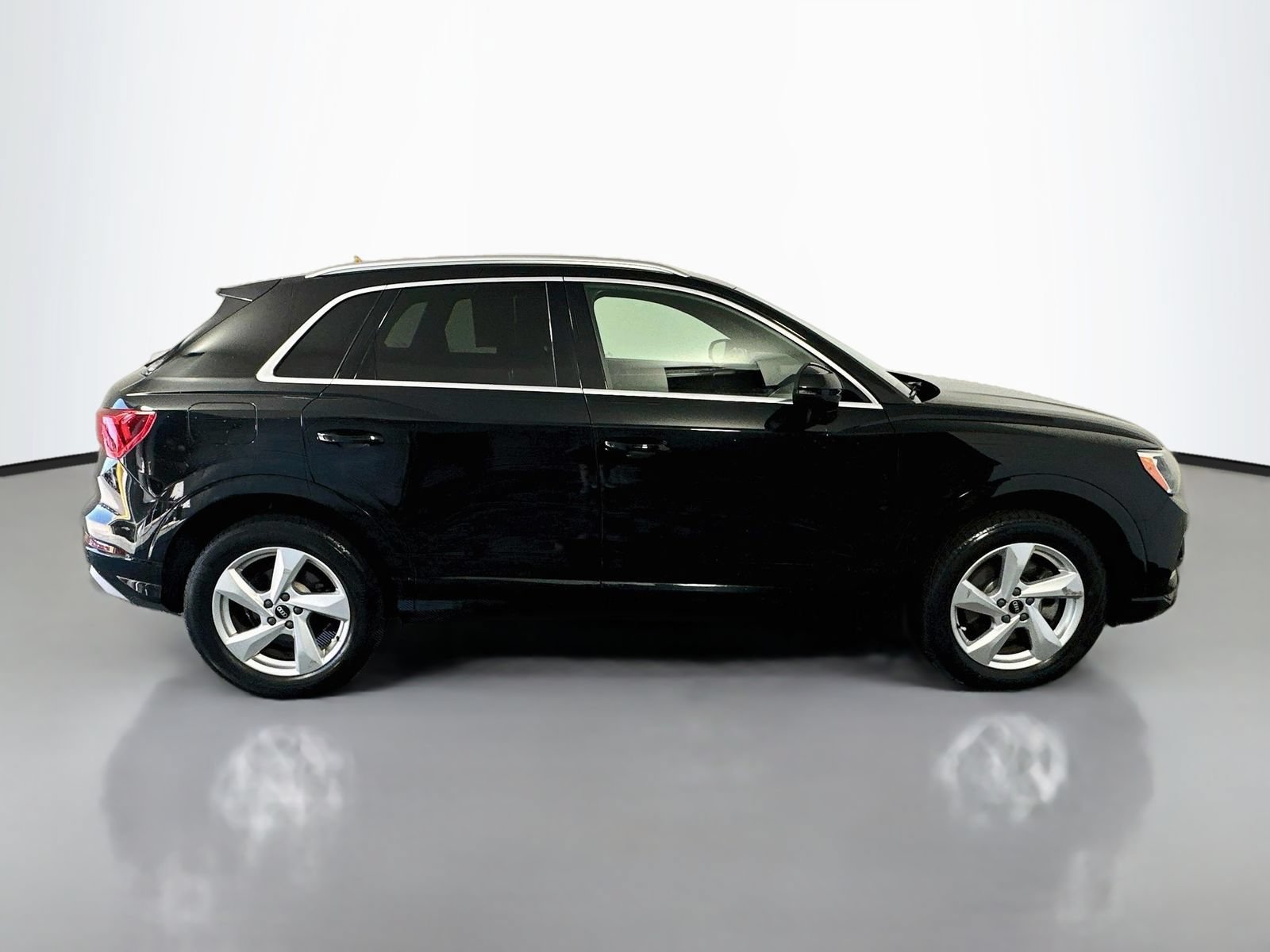 Used 2021 Audi Q3 2.0T Premium w/ Convenience Package AWD/4WD image 8