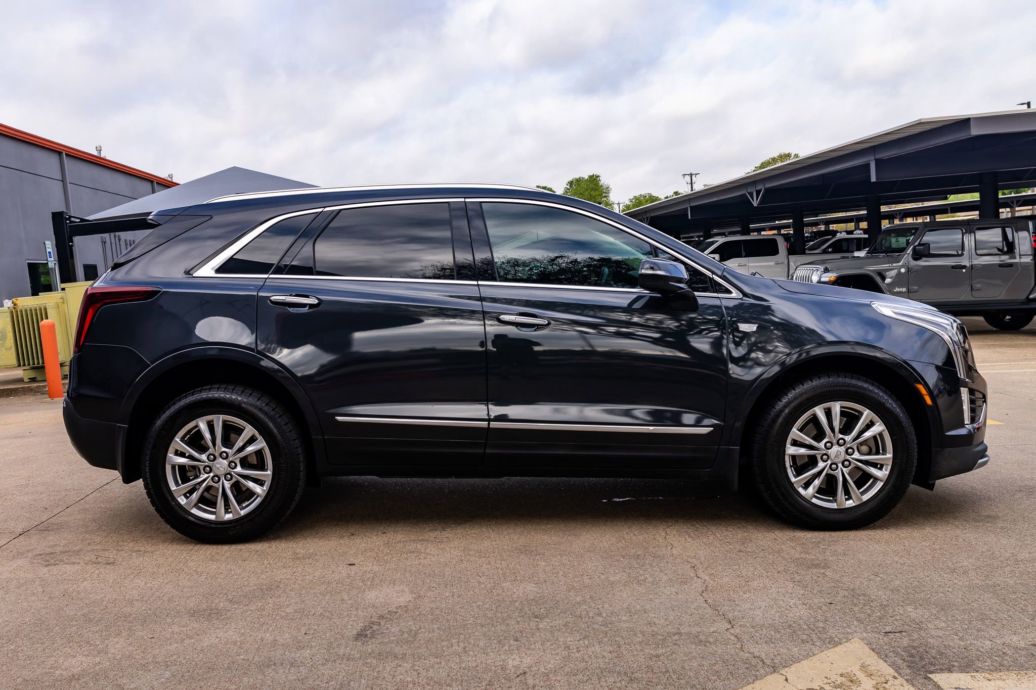 Used 2020 Cadillac XT5 Premium Luxury w/ LPO, Floor Liner Package image 10