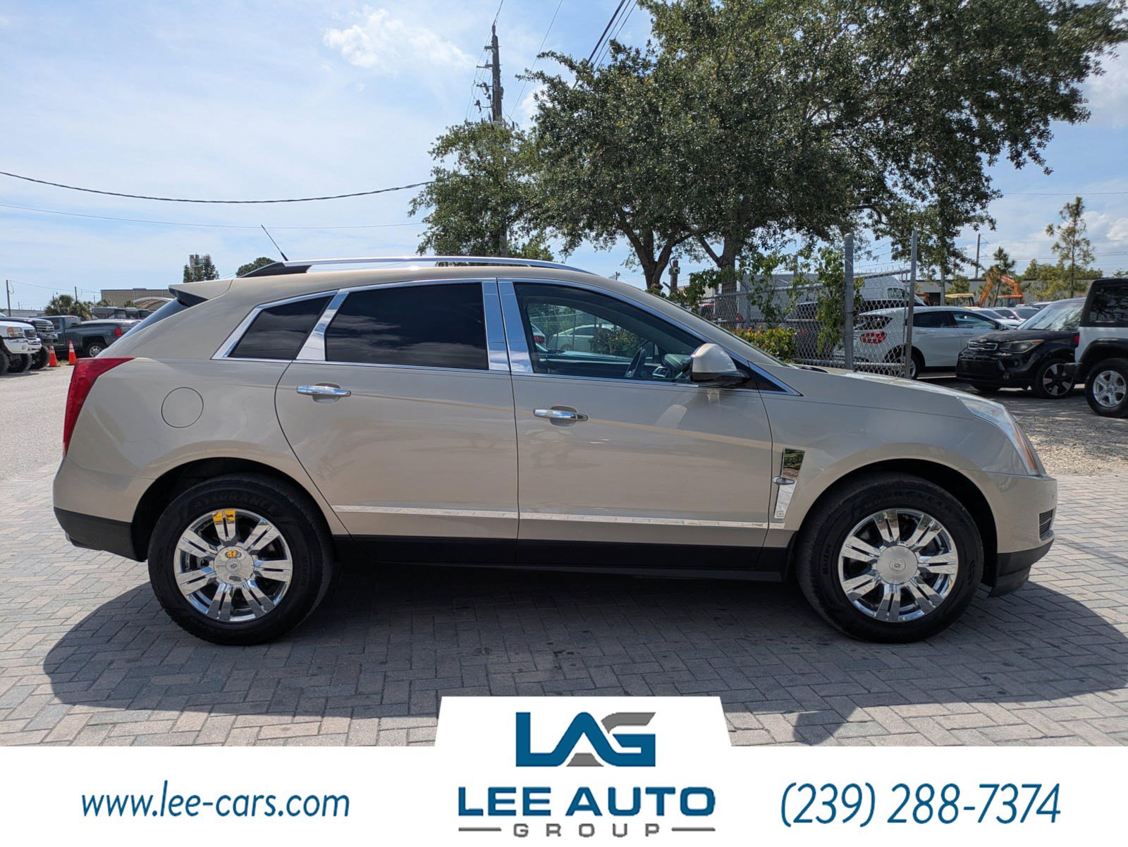 Used 2012 Cadillac SRX Luxury FWD image 2