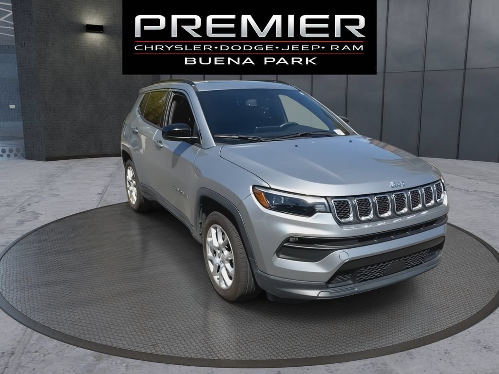 Certified 2023 Jeep Compass Latitude w/ Sun and Sound Group AWD/4WD image 2