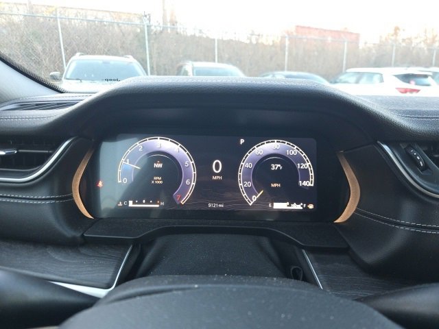 Used 2024 Jeep Grand Cherokee Limited w/ Luxury Tech Group II image 17