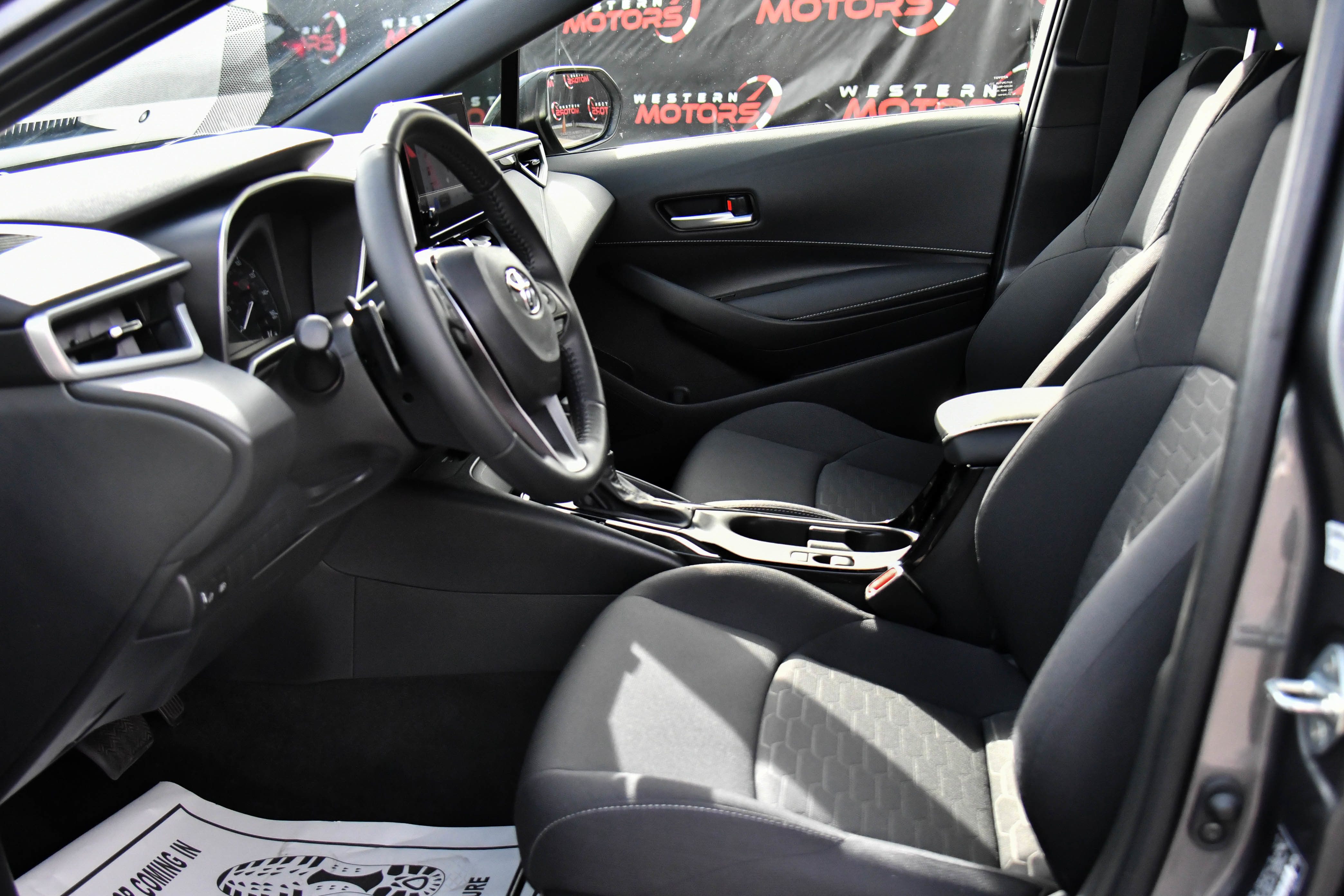 Used 2024 Toyota Corolla SE w/ SE Package image 17