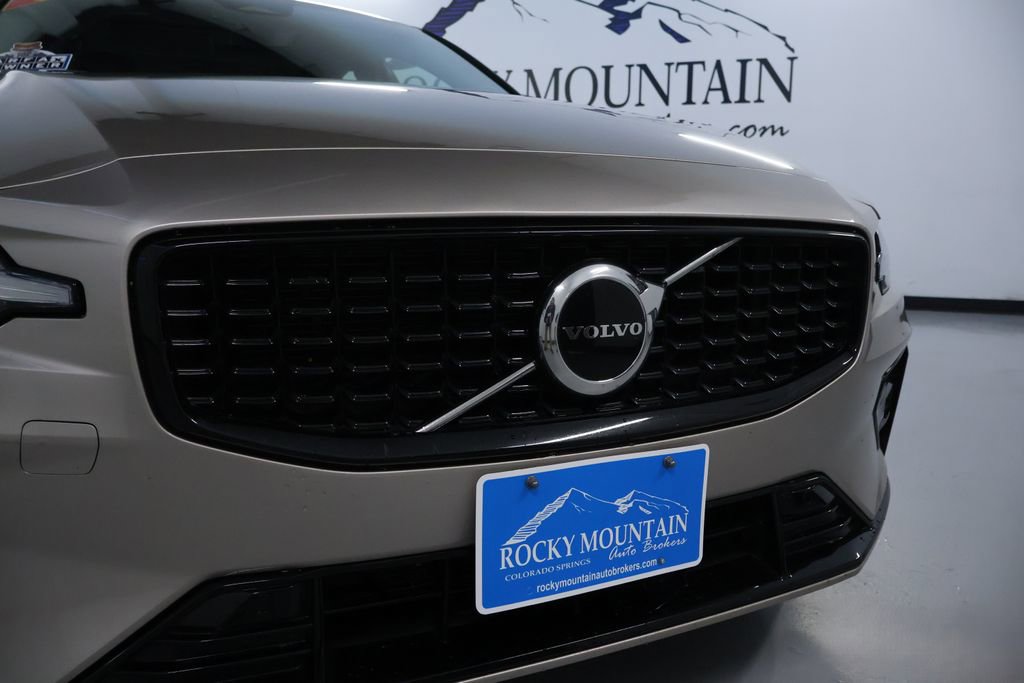 Used 2024 Volvo S60 B5 Core image 9