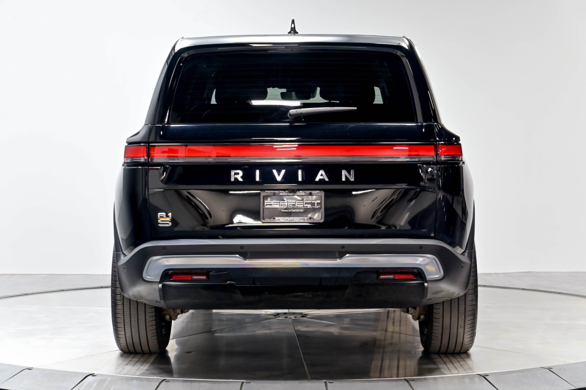Used 2023 Rivian R1S Adventure AWD/4WD image 46