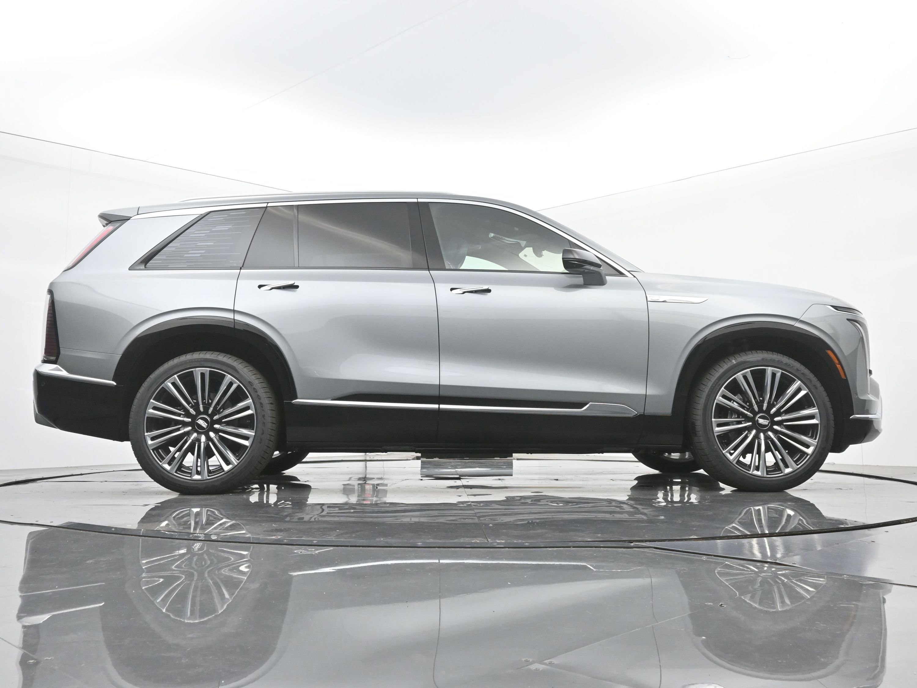 New 2026 Cadillac Vistiq Premium Luxury w/ LPO, Floor Liner Package image 20