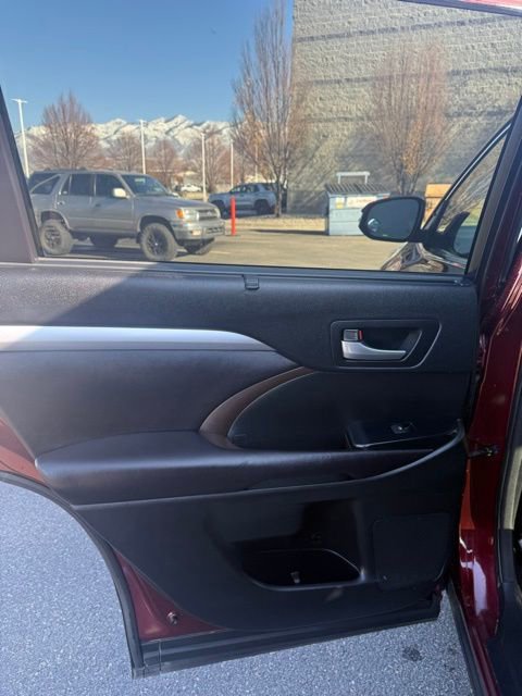 Used 2016 Toyota Highlander XLE image 34