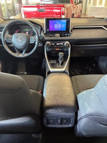 Used 2025 Toyota RAV4 XLE FWD image 24