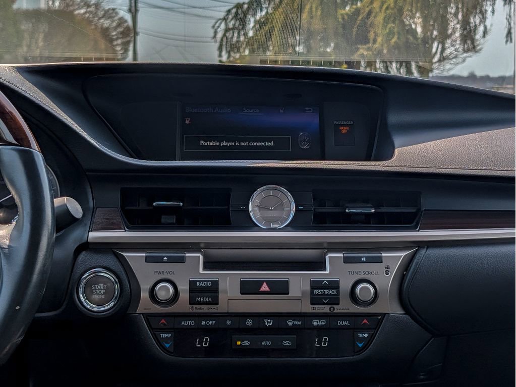 Used 2017 Lexus ES 350 w/ Luxury Package image 21