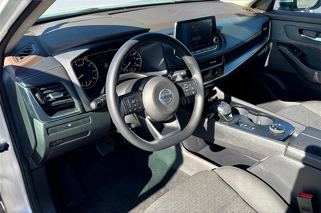 Used 2021 Nissan Rogue SV image 14