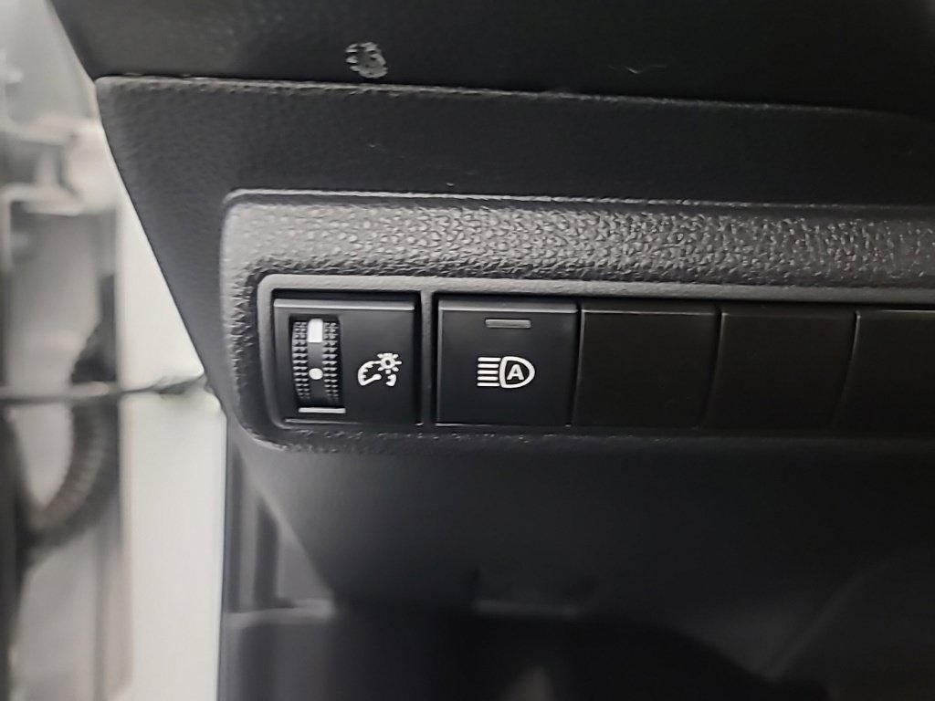 Used 2025 Toyota Corolla LE FWD image 29