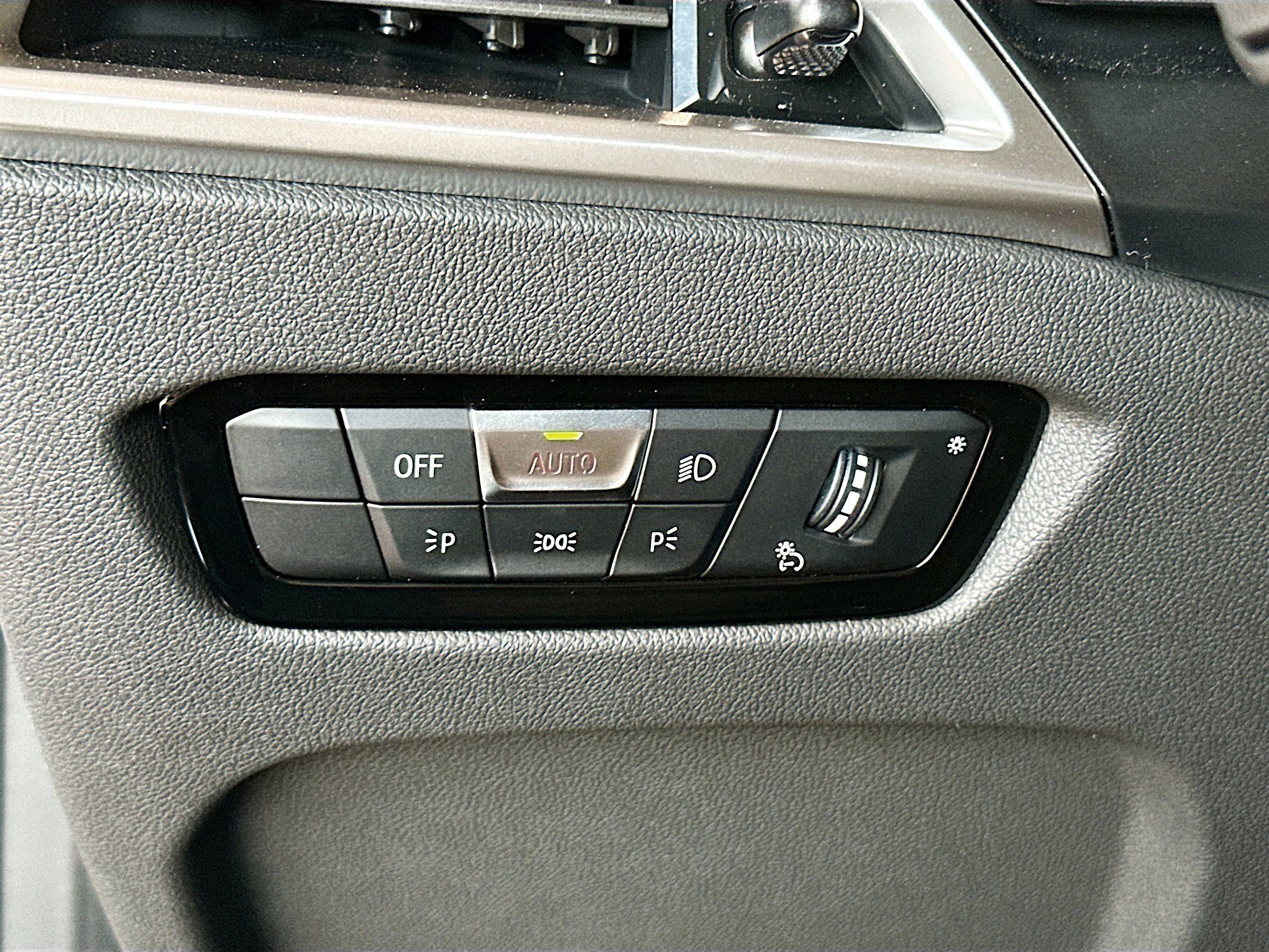 Used 2025 BMW M2 w/ Lighting Package image 10