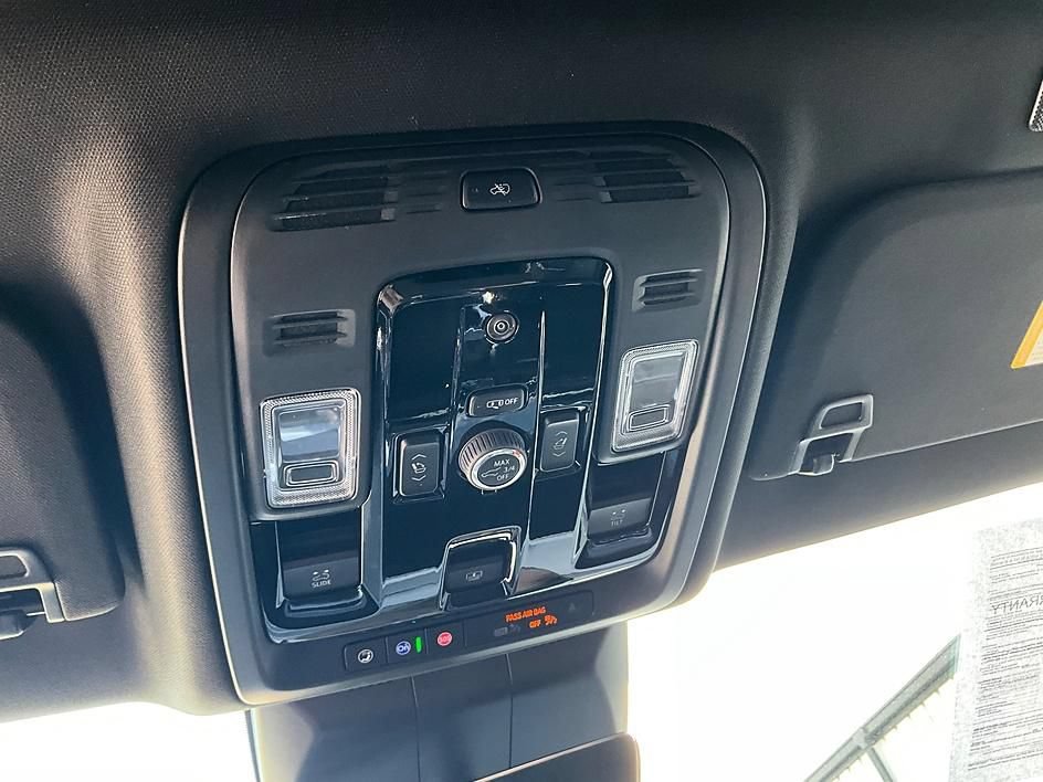 Used 2026 Cadillac Escalade ESV Luxury w/ LPO, Floor Liner Package AWD/4WD image 27