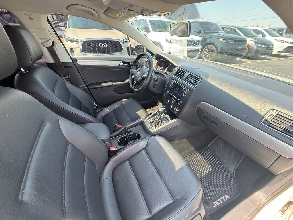 Used 2017 Volkswagen Jetta SE image 25