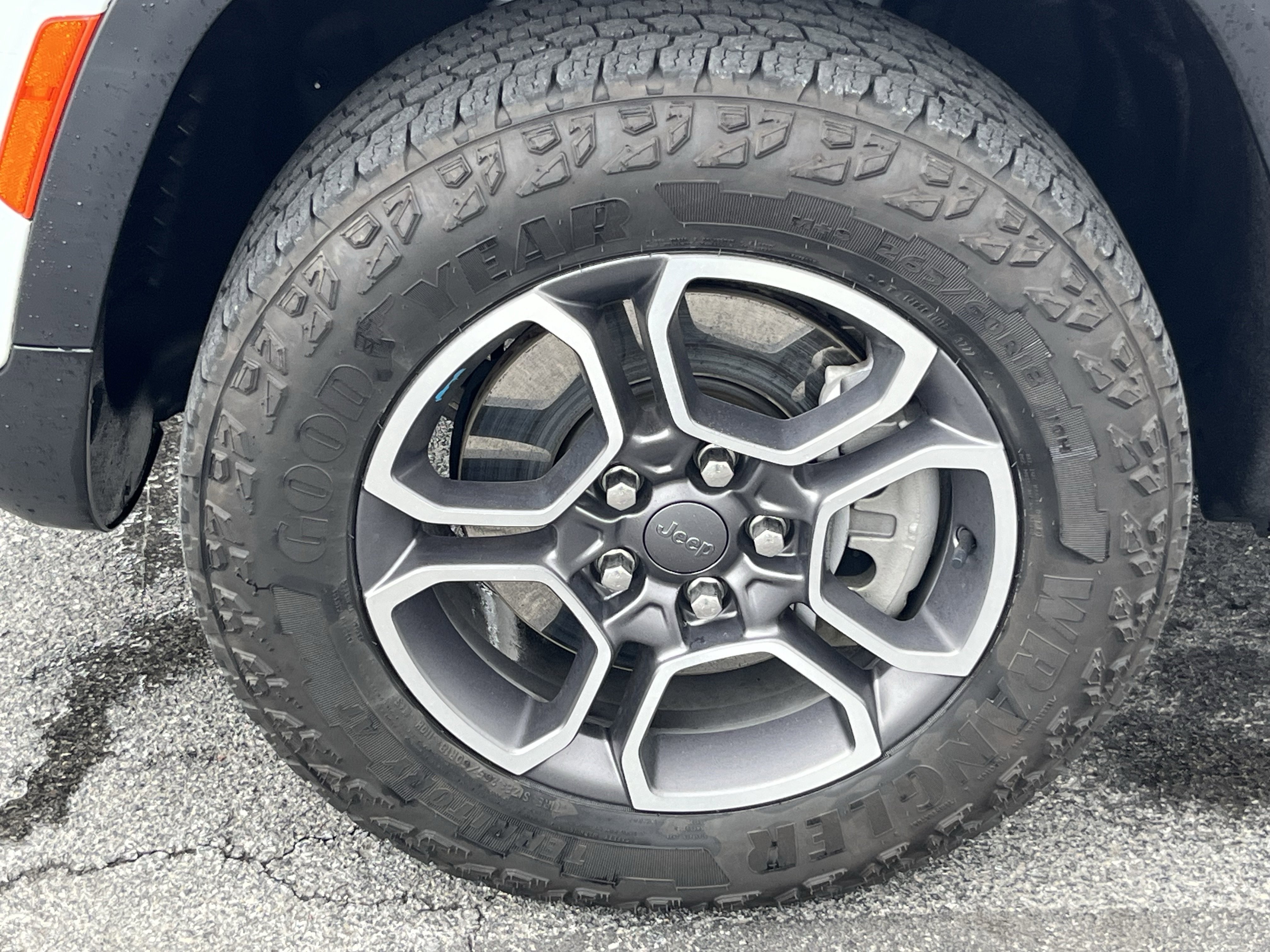 Used 2023 Jeep Grand Cherokee Trailhawk image 10