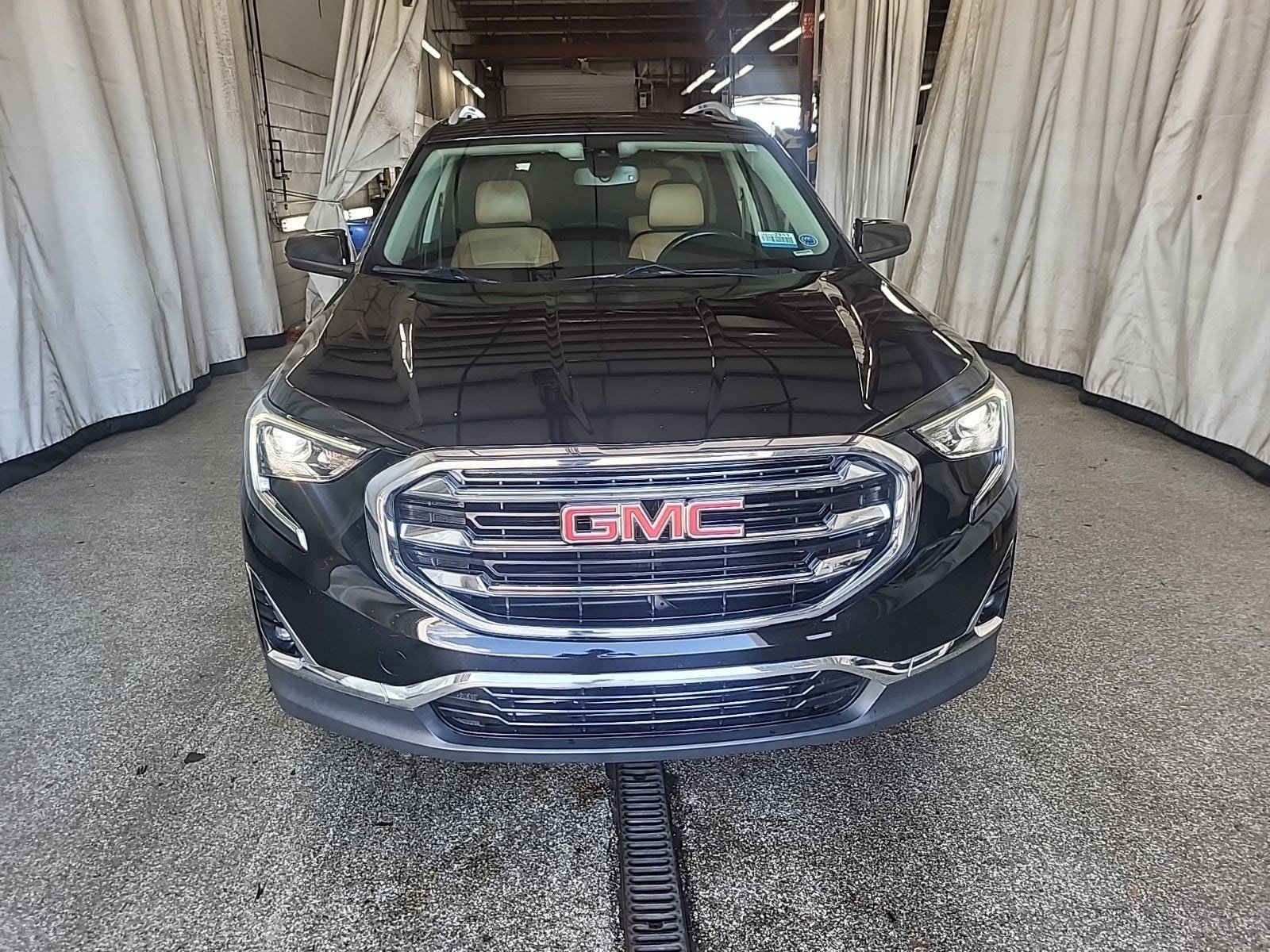 Used 2018 GMC Terrain SLT w/ Preferred Package image 2